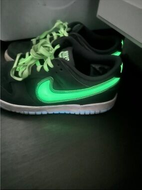 Nike Kids Glow Green Low-Top Sneakers with Neon Swoosh